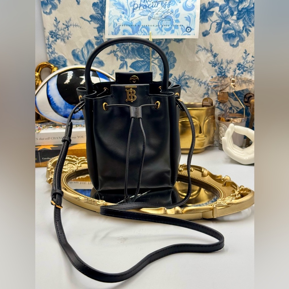 🆕 BURBERRY 🧿 NWOT Monogram Motif Bucket Crossbody Bag, Black - AUTHENTICATED - Picture 13 of 14